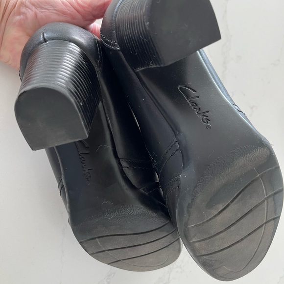 Clarks black shoes - Picture 5 of 7